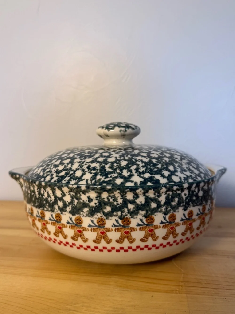 Folkcraft‎ Tienshan Round Covered 2qt Casserole Ceramic Dish Gingerbread Holiday